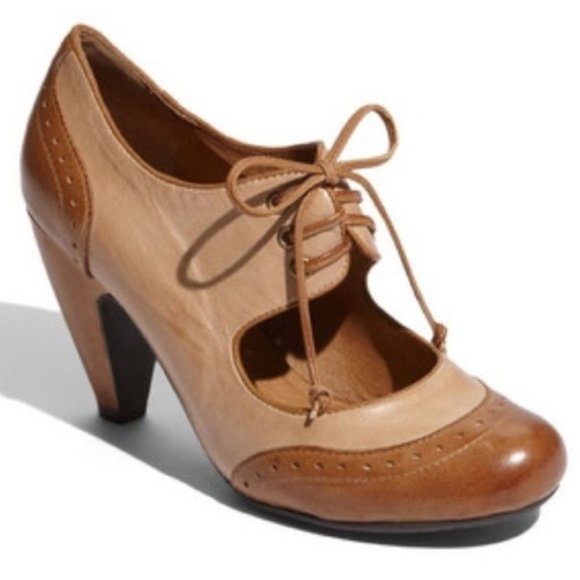 Miz Mooz vintage inspired Symphony Spectator pump. - Picture 14 of 14